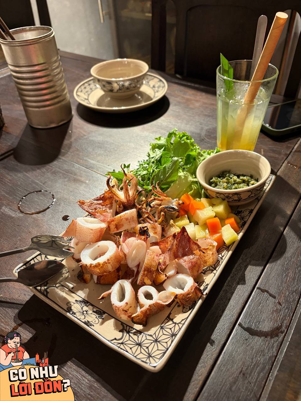 Mực tươi, có độ ngọt và giòn, được nhân viên cắt sẵn