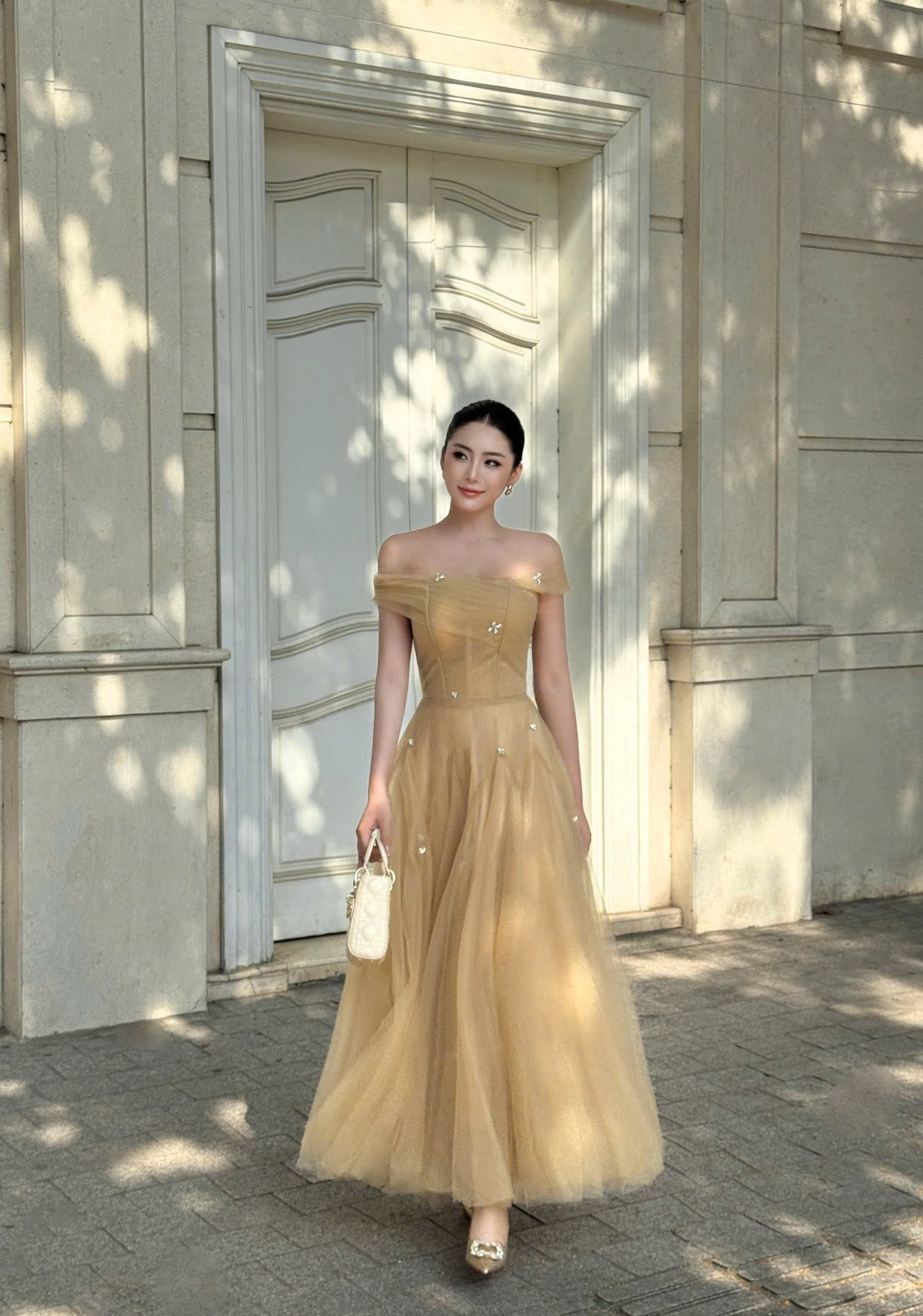 Cô nàng cũng là người mẫu ảnh cho các shop thời trang