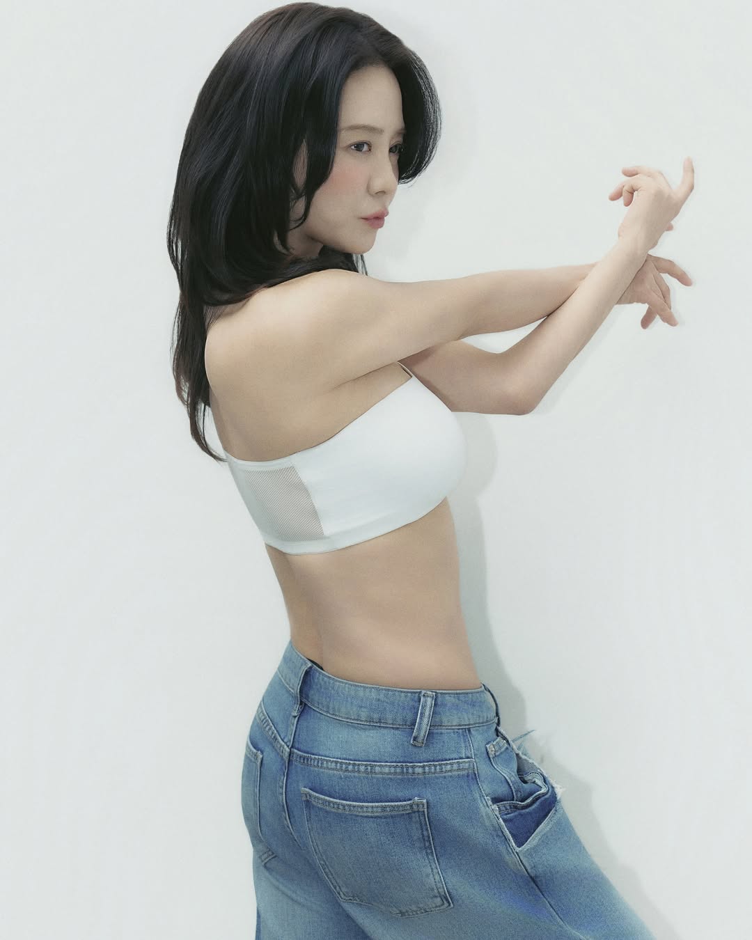 Thương hiệu của Song Ji Hyo mới đây đã chính thức khai trương nền tảng bán hàng online cho khách hàng toàn cầu. Trên tài khoản mạng xã hội của thương hiệu này, nữ minh tinh họ Song cũng vừa công bố bộ ảnh quảng cáo mới do chính cô đảm nhận vai trò người mẫu. Ảnh: X