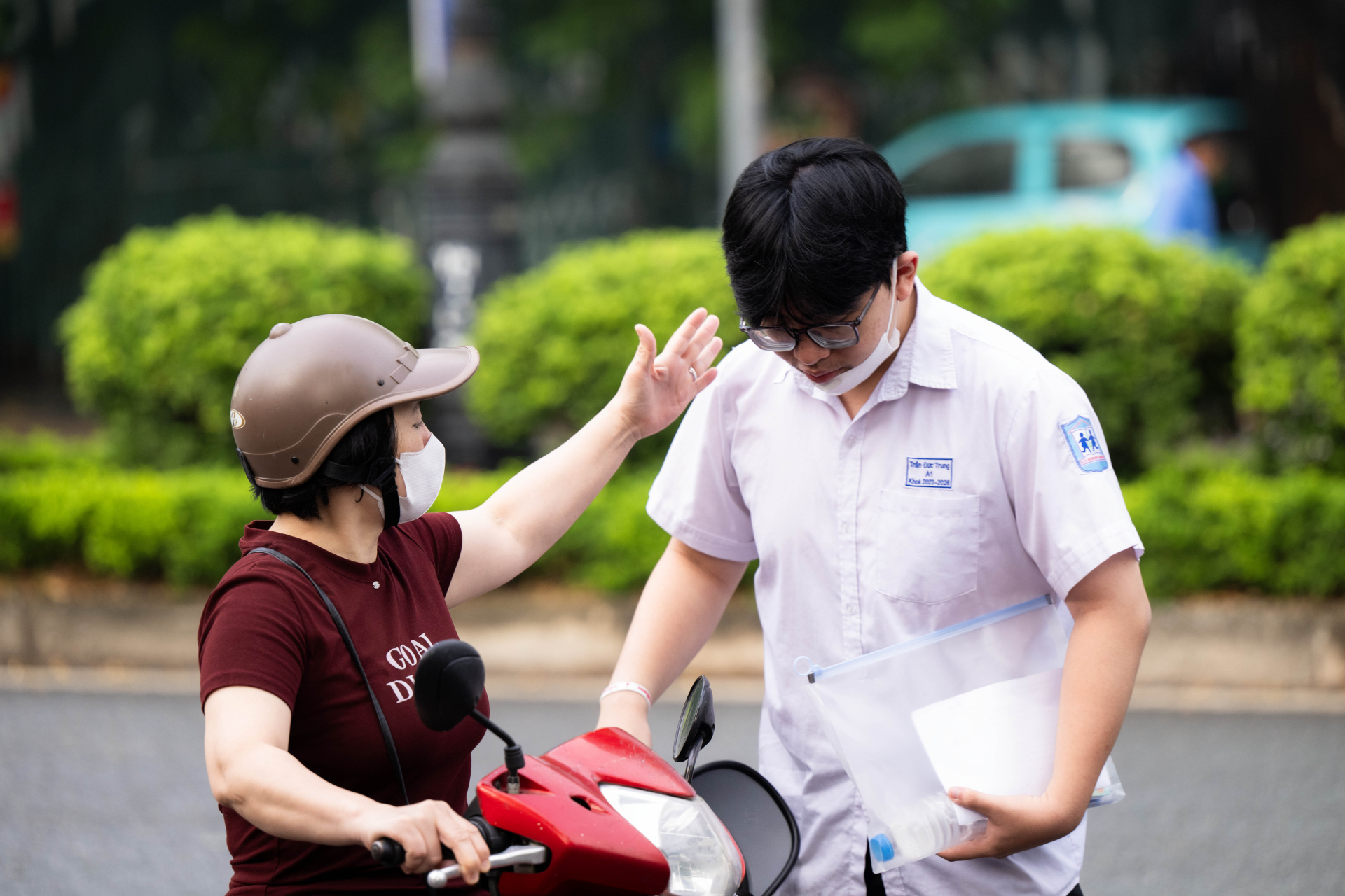 1,2 triệu sĩ tử chính thức cán đích kỳ thi tốt nghiệp THPT 2026: Người tươi hơn hoa, người dở khóc dở cười vì môn tự chọn