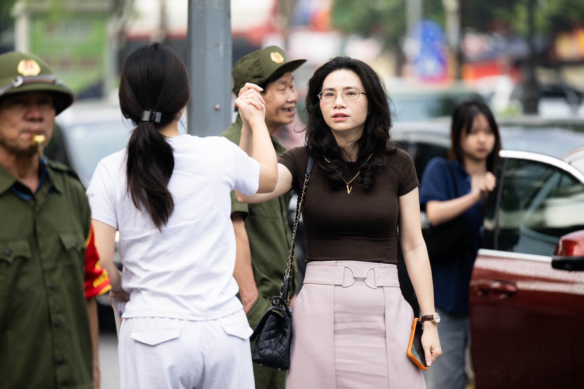 1,2 triệu sĩ tử chính thức cán đích kỳ thi tốt nghiệp THPT 2026: Người tươi hơn hoa, người dở khóc dở cười vì môn tự chọn