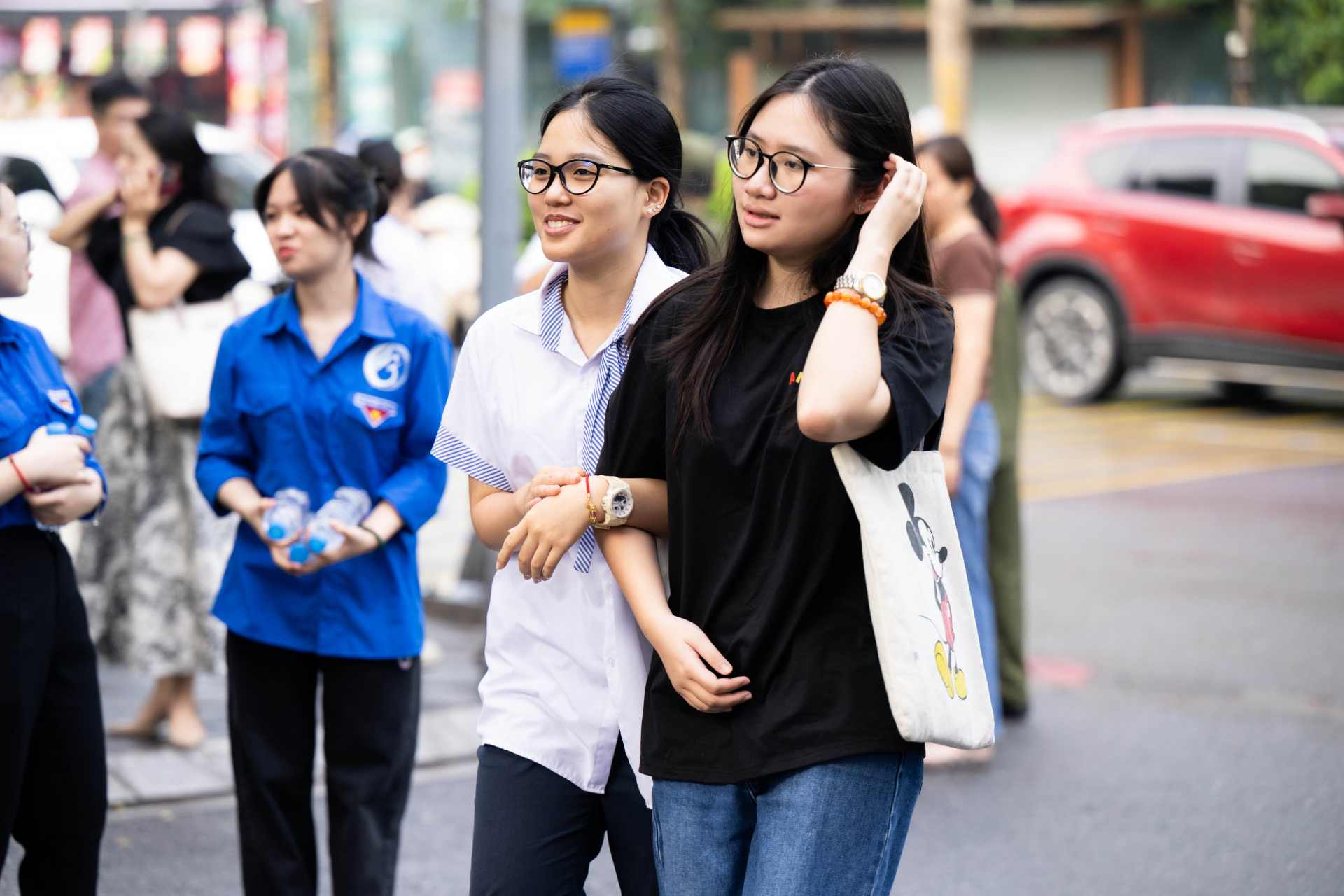 1,2 triệu sĩ tử chính thức cán đích kỳ thi tốt nghiệp THPT 2026: Người tươi hơn hoa, người dở khóc dở cười vì môn tự chọn