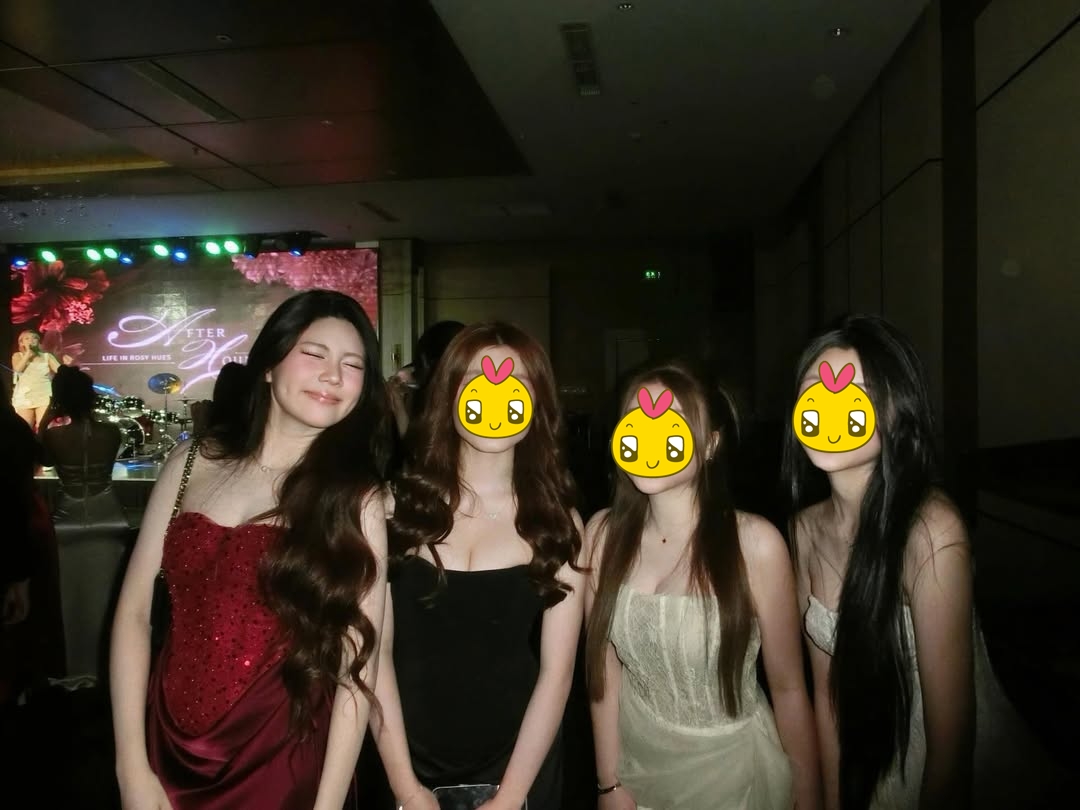 Hạt Dẻ chụp hình cùng bạn bè, khoe không khí bữa tiệc.