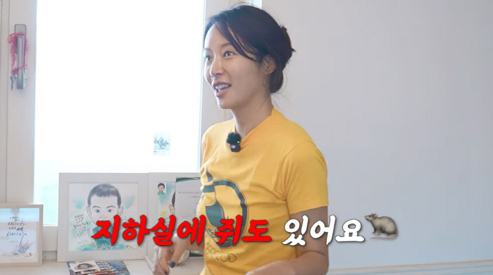 Hwang Jung Eum cho biết mình hiện sống ở ngôi nhà có hơn 300 con gián. Ảnh: Naver