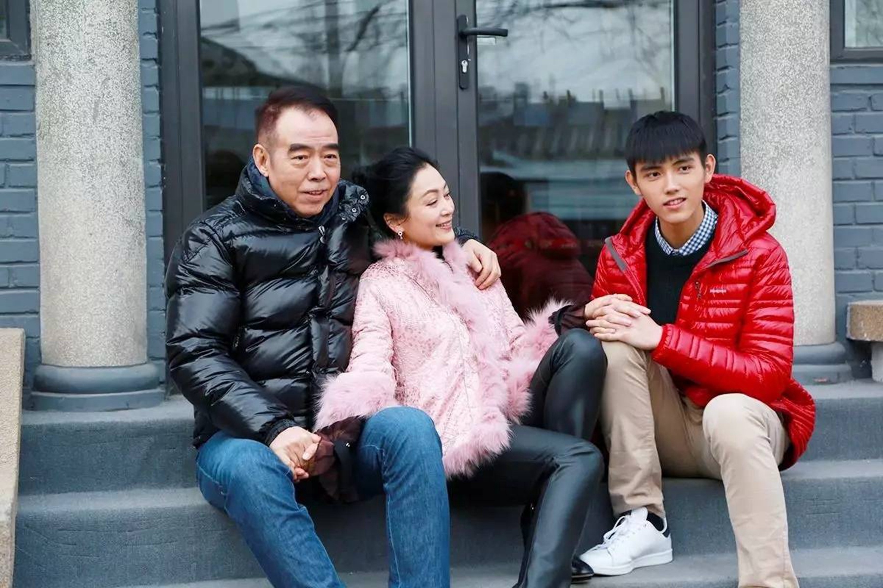 Cha mẹ, ông bà của Trần Phi Vũ đều là những nhân vật quyền lực ở showbiz Trung Quốc. Ảnh: Sina.