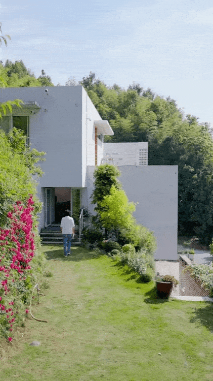 Chàng trai 30 tuổi về quê xây nhà rộng 760m2, 3 tầng: Hàng xóm chê
