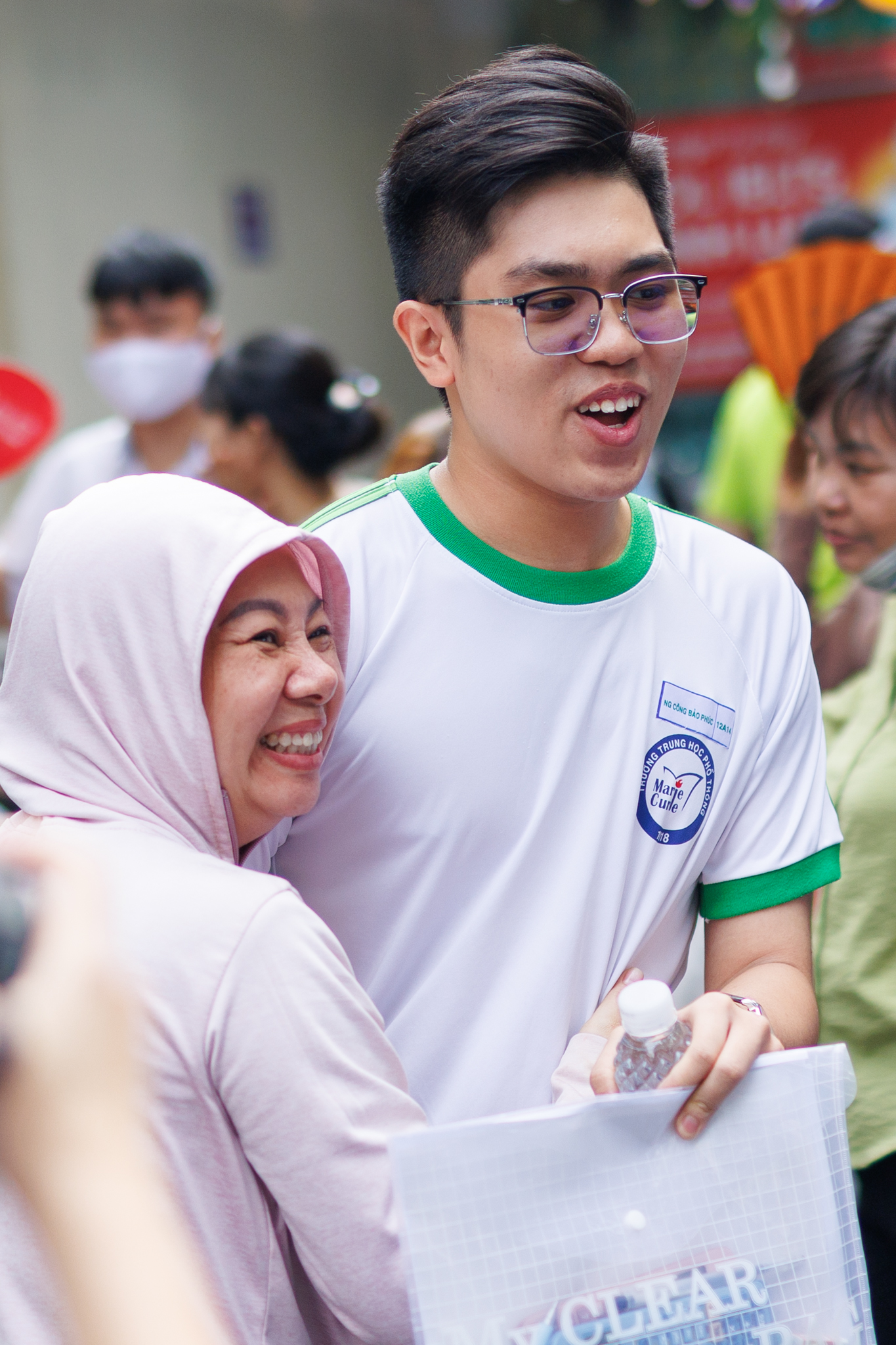 1,2 triệu sĩ tử chính thức cán đích kỳ thi tốt nghiệp THPT 2026: Người tươi hơn hoa, người dở khóc dở cười vì môn tự chọn