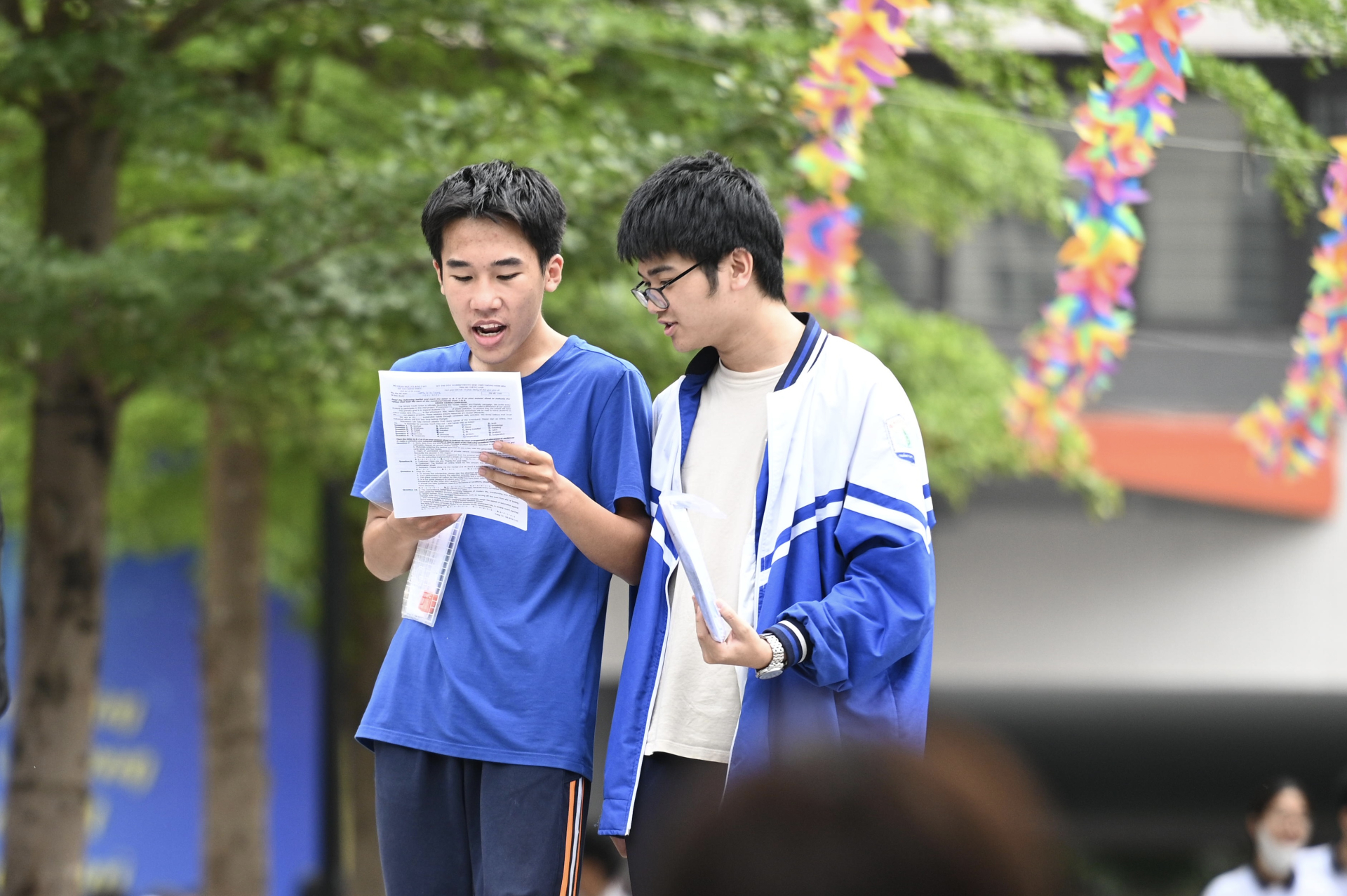 1,2 triệu sĩ tử chính thức cán đích kỳ thi tốt nghiệp THPT 2026: Người tươi hơn hoa, người dở khóc dở cười vì môn tự chọn