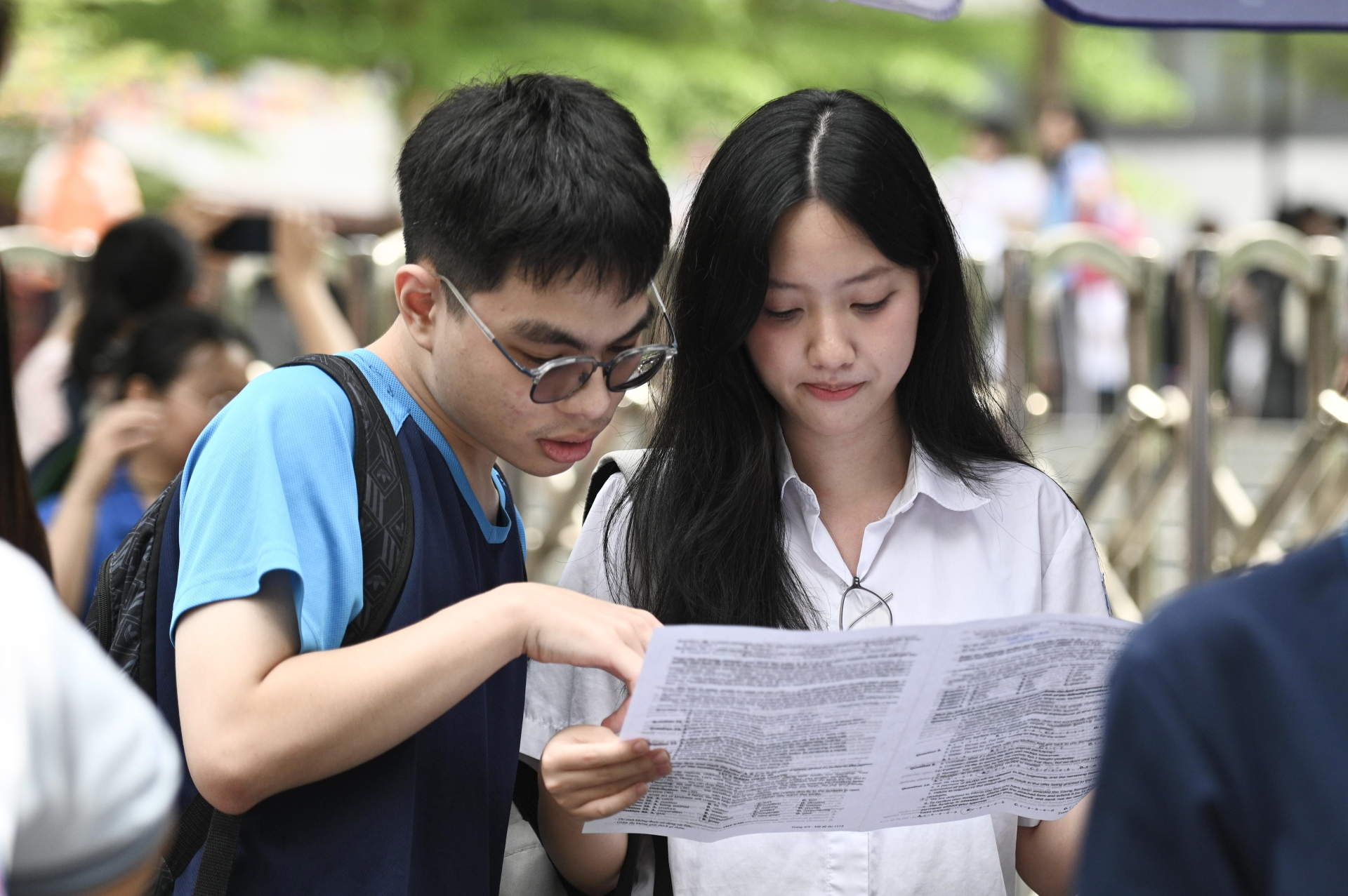 1,2 triệu sĩ tử chính thức cán đích kỳ thi tốt nghiệp THPT 2026: Người tươi hơn hoa, người dở khóc dở cười vì môn tự chọn