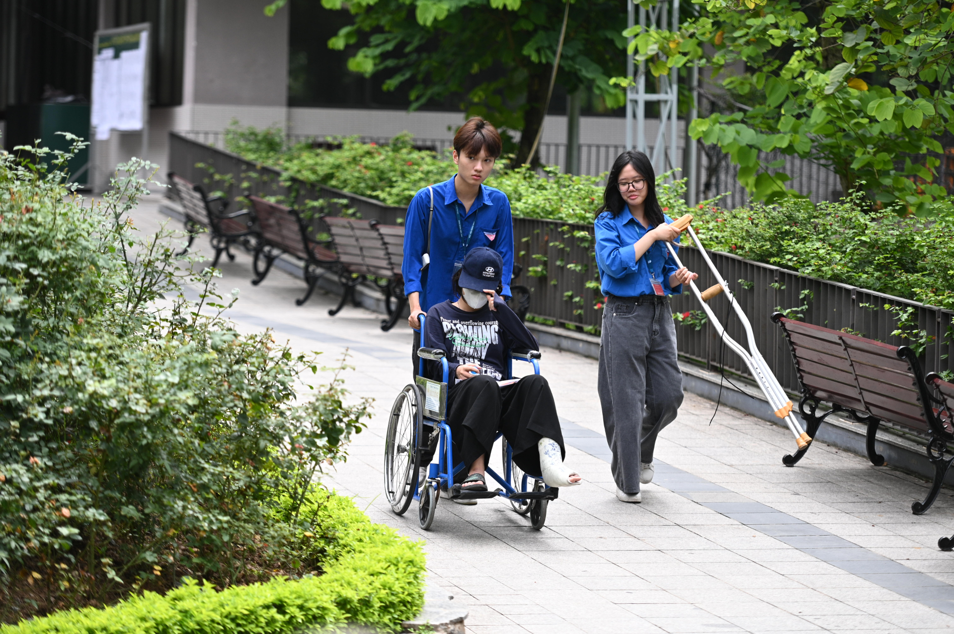 1,2 triệu sĩ tử chính thức cán đích kỳ thi tốt nghiệp THPT 2026: Người tươi hơn hoa, người dở khóc dở cười vì môn tự chọn