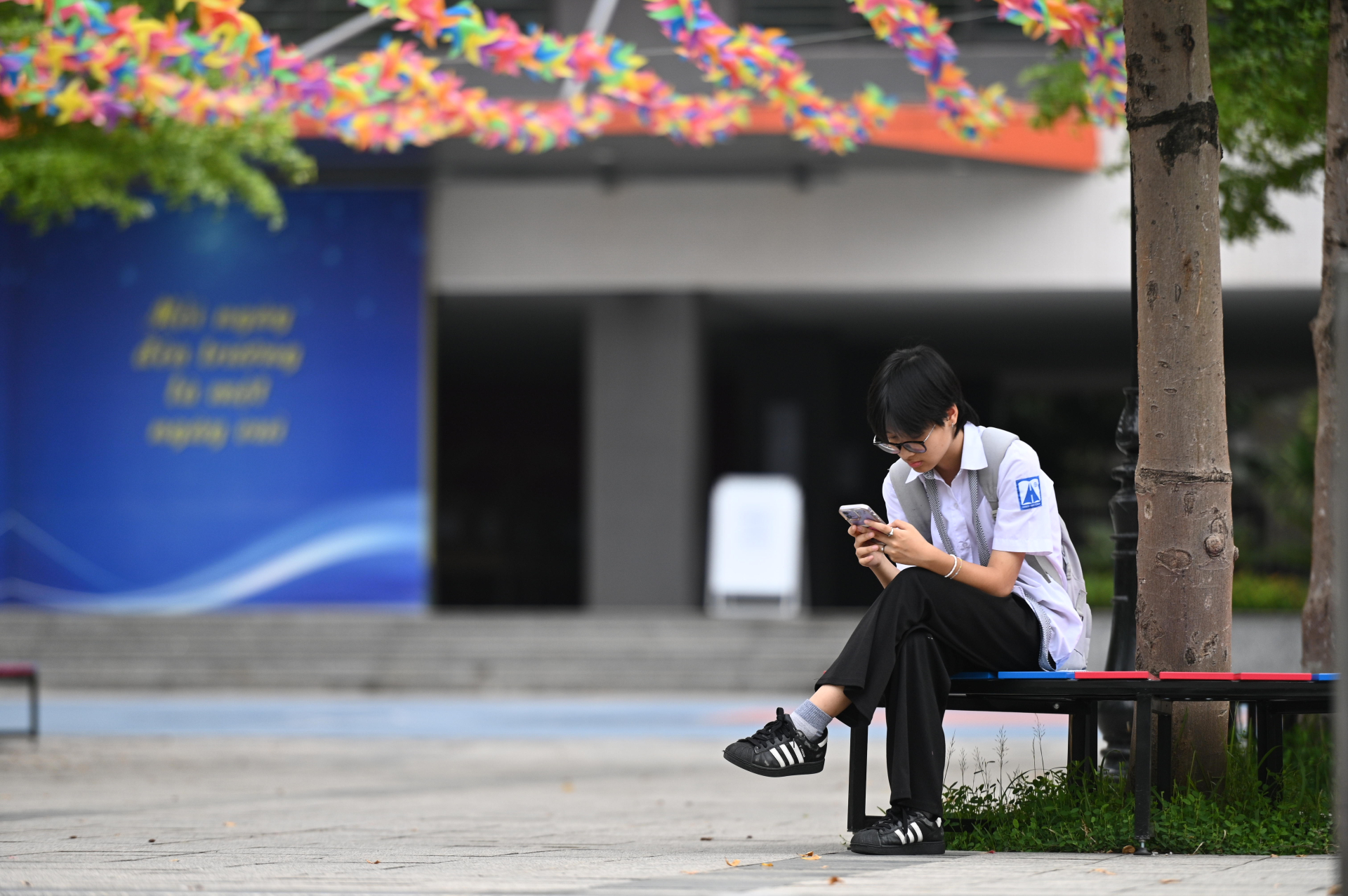 1,2 triệu sĩ tử chính thức cán đích kỳ thi tốt nghiệp THPT 2026: Người tươi hơn hoa, người dở khóc dở cười vì môn tự chọn