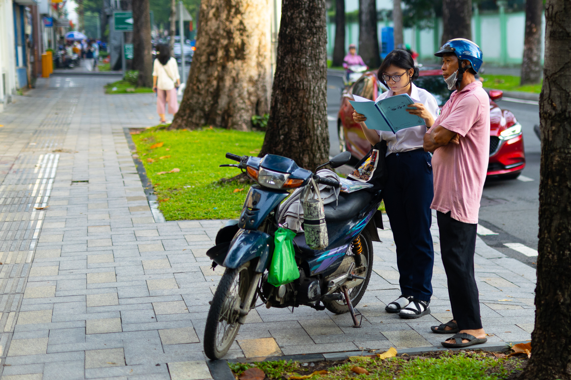 1,2 triệu sĩ tử chính thức cán đích kỳ thi tốt nghiệp THPT 2026: Người tươi hơn hoa, người dở khóc dở cười vì môn tự chọn