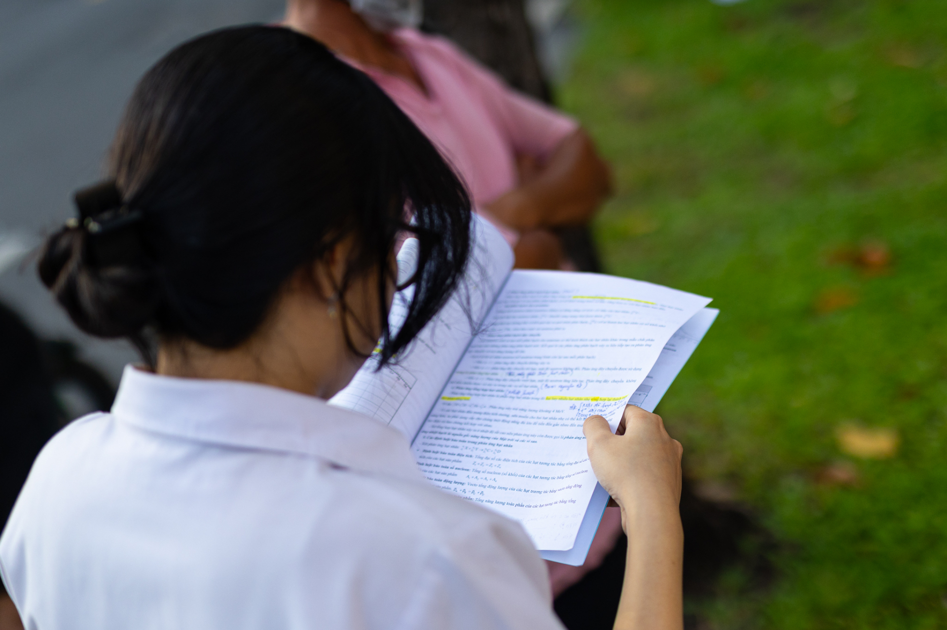 1,2 triệu sĩ tử chính thức cán đích kỳ thi tốt nghiệp THPT 2026: Người tươi hơn hoa, người dở khóc dở cười vì môn tự chọn