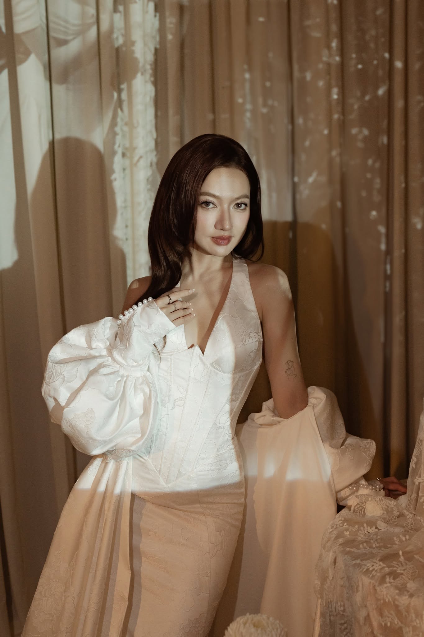 Xuân Nghi chính thức tung ảnh cưới bên chồng Việt kiều