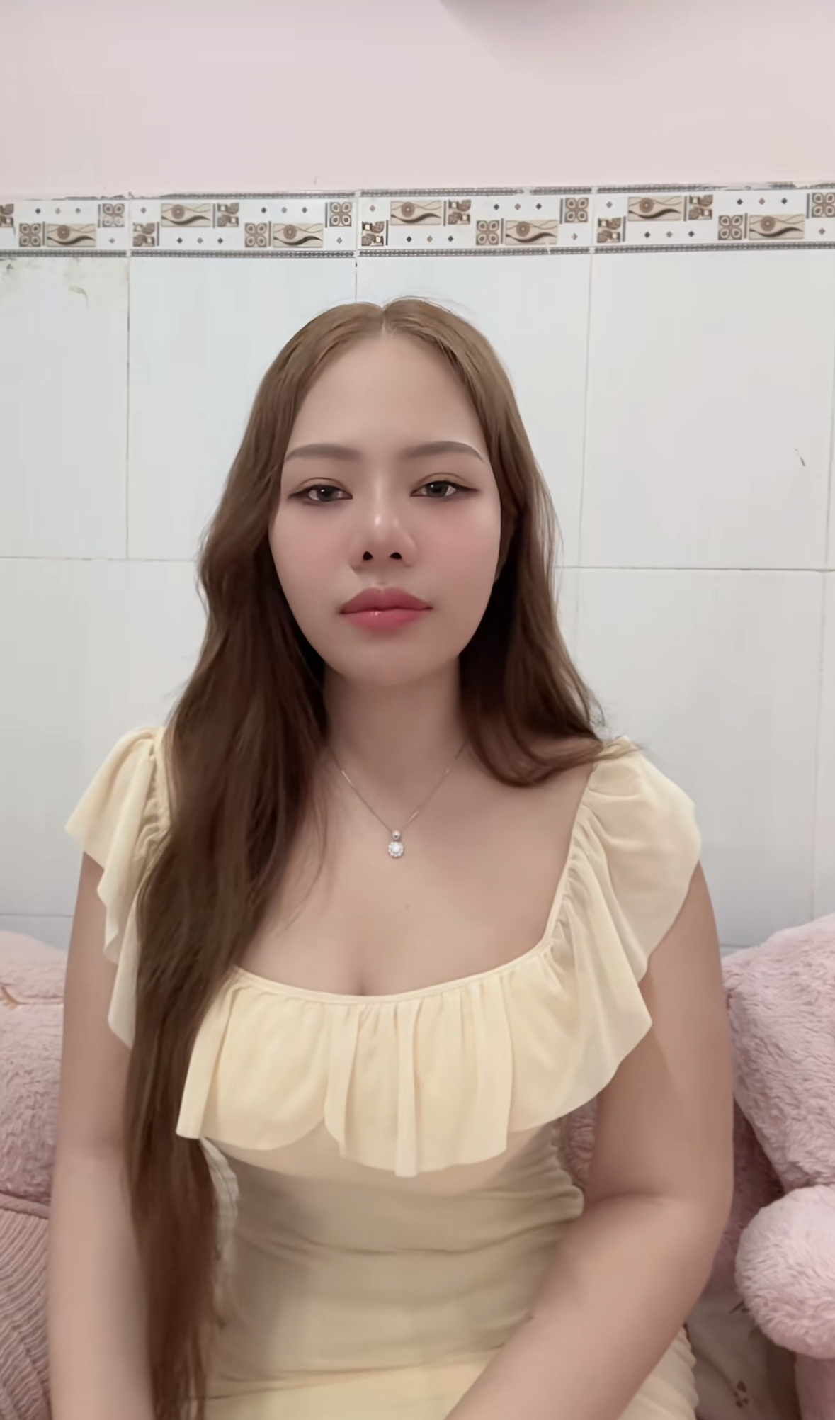 TikToker mukbang bé Mai đăng clip thừa nhận ngoại tình.