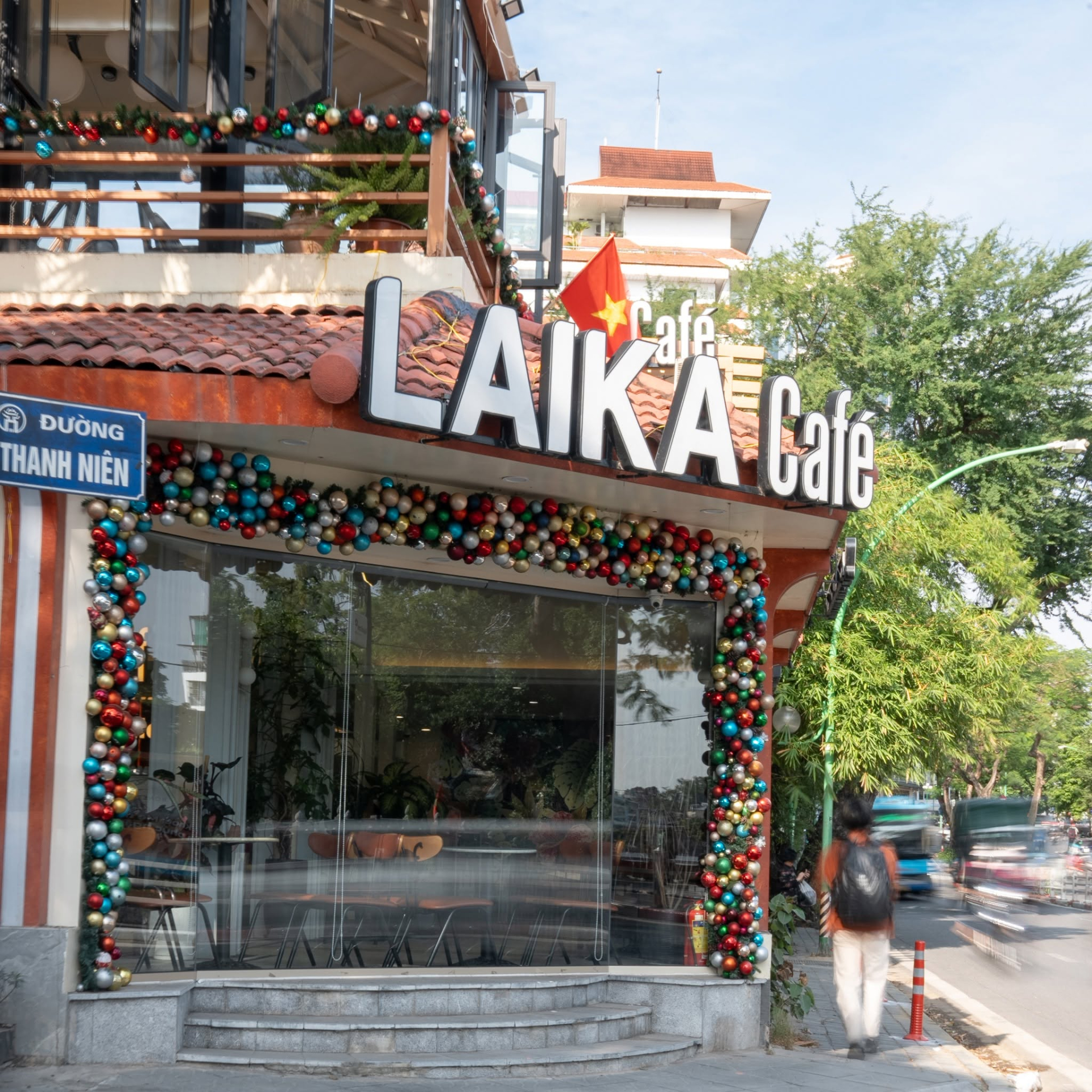 “Kẻ khóc người cười” ở Hồ Tây: Laika chật vật rút lui, Highlands thâu tóm mặt bằng mở cửa hàng thứ 1.000