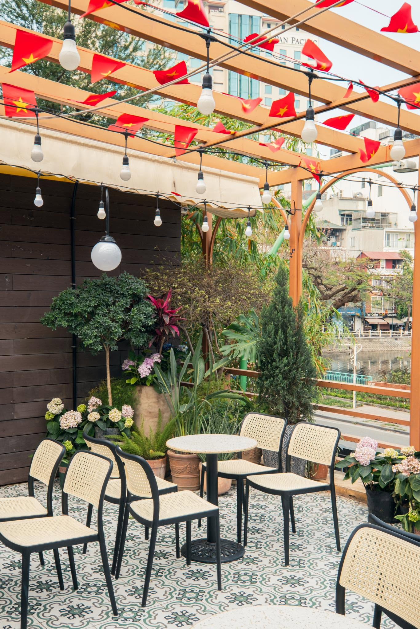 “Kẻ khóc người cười” ở Hồ Tây: Laika chật vật rút lui, Highlands thâu tóm mặt bằng mở cửa hàng thứ 1.000
