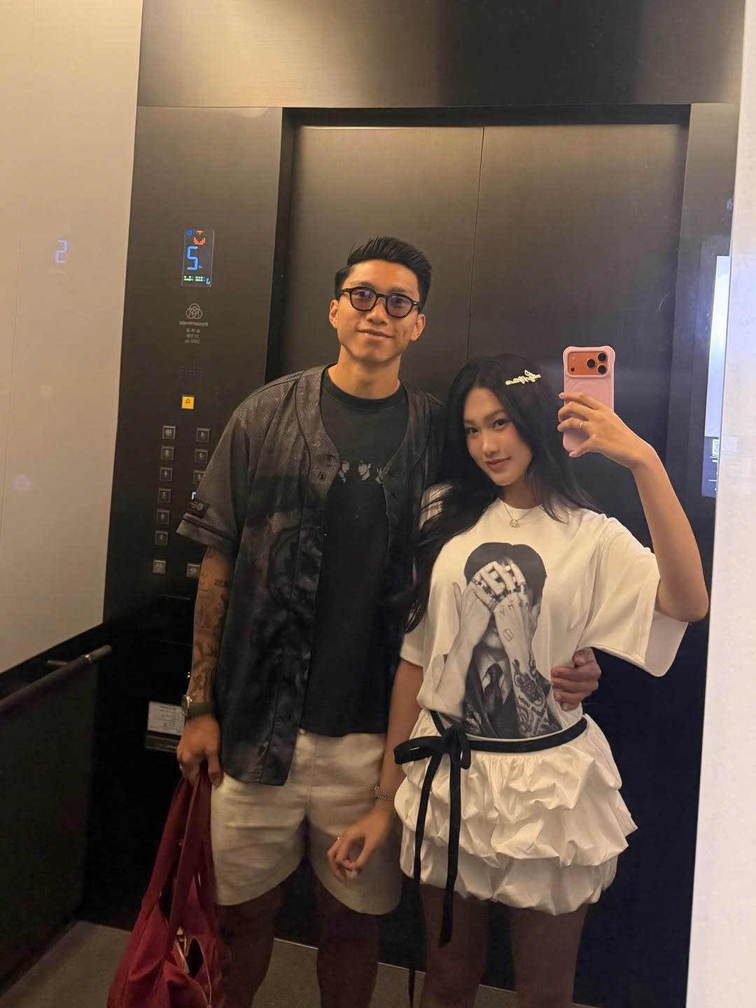 Đoàn Văn Hậu là người đồng hành cùng vợ đi đu idol