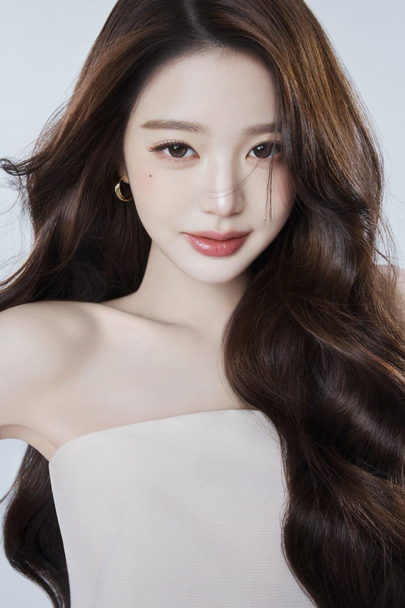 Hiện tượng Jang Wonyoung liên tục trở thành mục tiêu công kích phản ánh mặt trái của nền công nghiệp thần tượng hiện đại