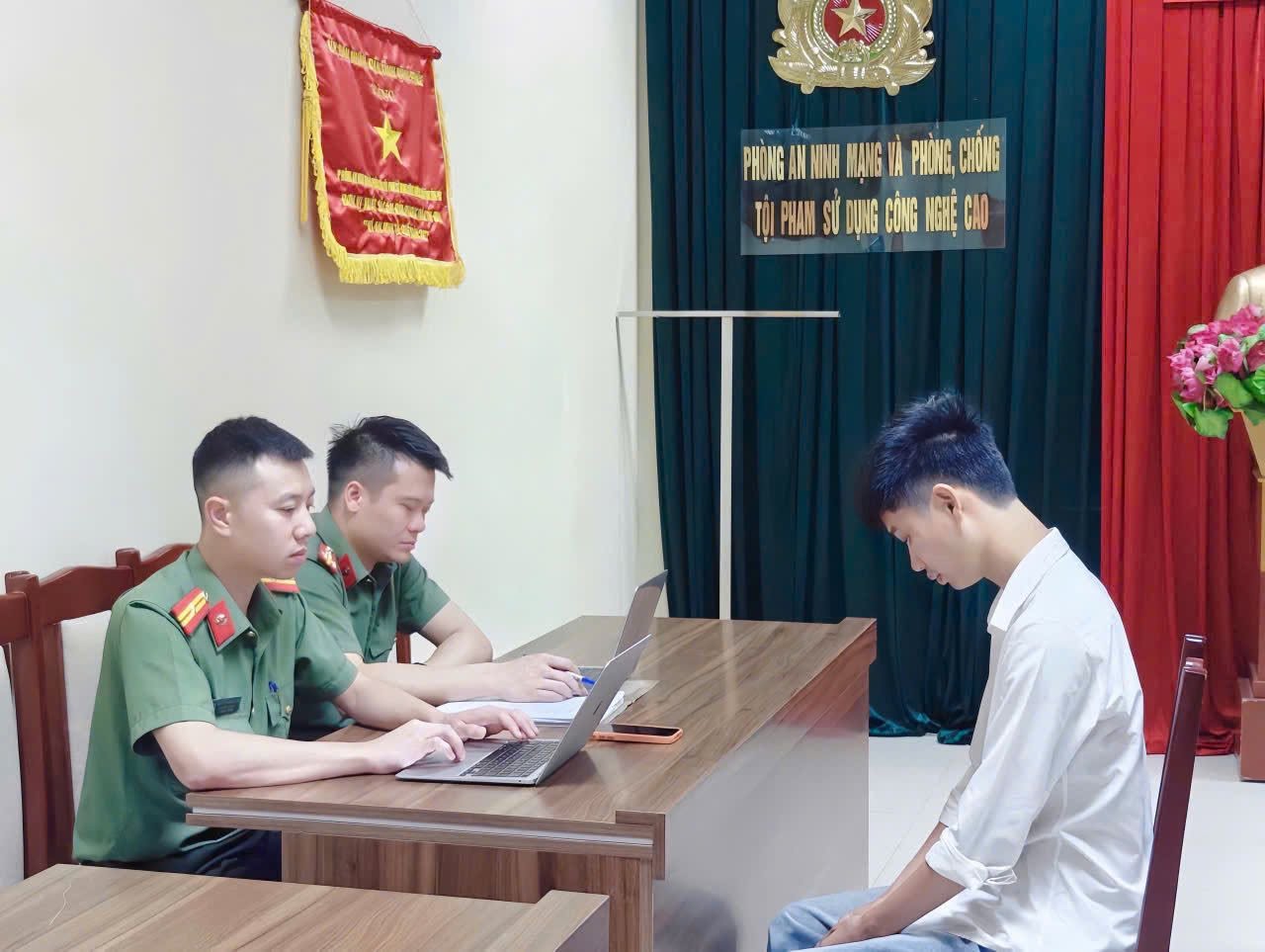 Phan Trung Khuê tại cơ quan chức năng