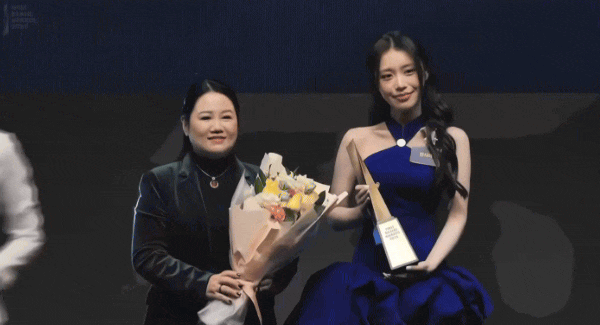Bước sang năm 2026, nữ ca sĩ đón nhận tin vui lớn khi giành chiến thắng tại Korea First Brand Award 2026 diễn ra tại Hàn Quốc