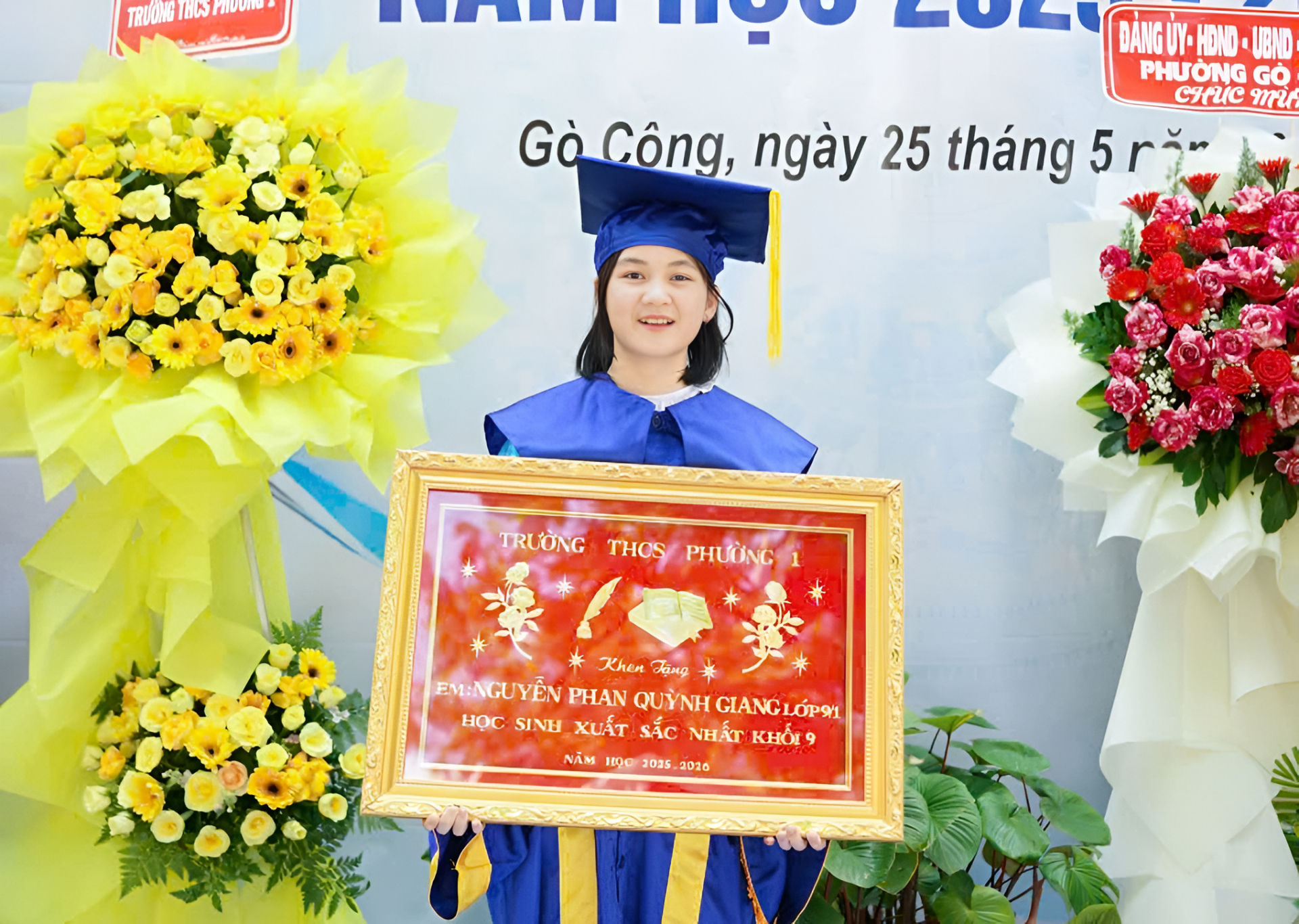 Quỳnh Giang được vinh danh là học sinh xuất sắc nhất khối. (Ảnh: Dân Trí)