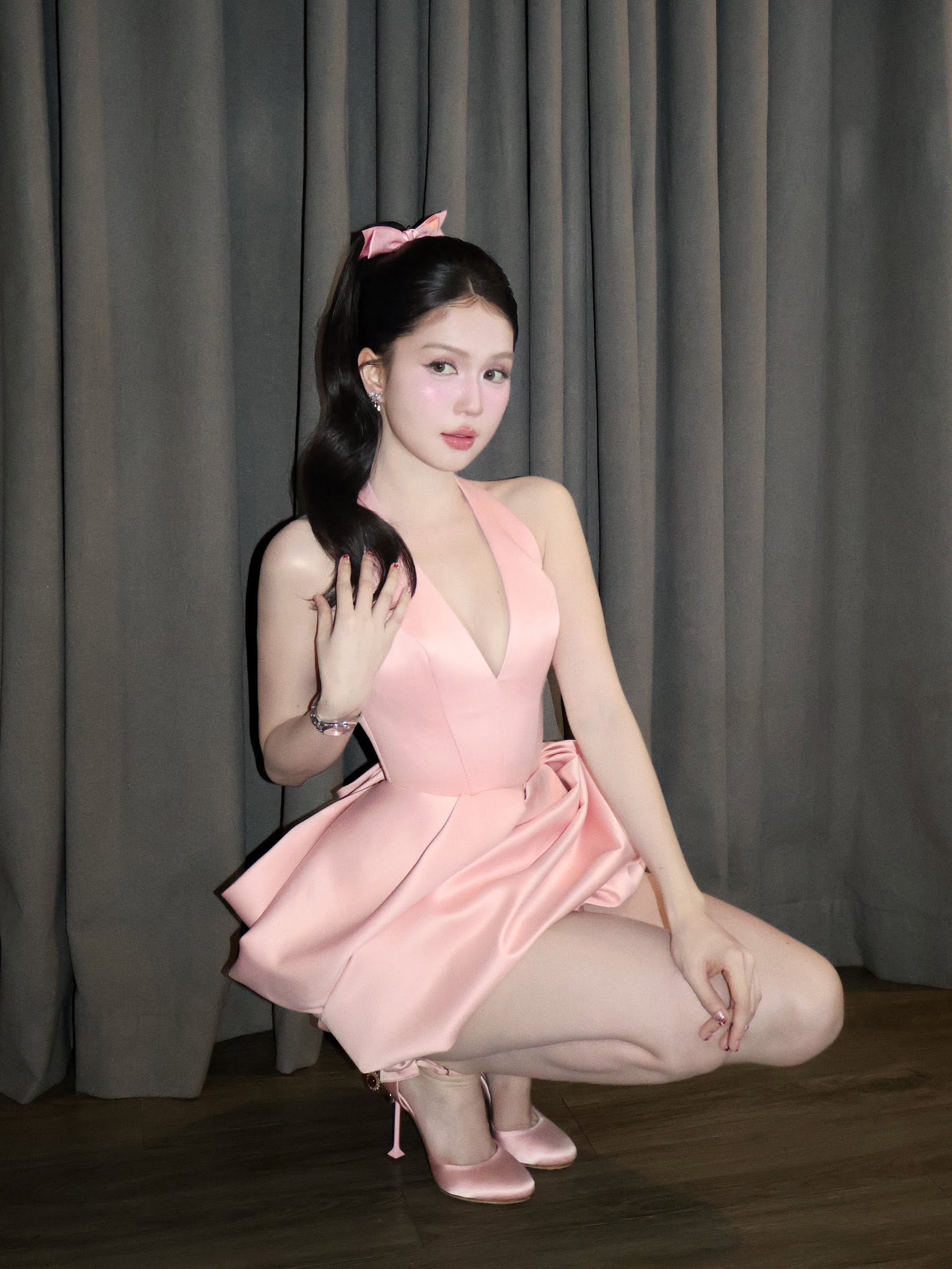 Ngọc Trinh khoe visual rạng rỡ ở tuổi 37, gây chú ý với dòng trạng thái về chuyện tình cảm