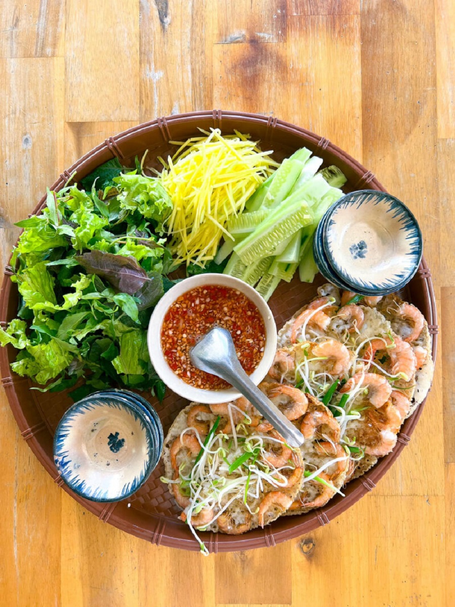 Dân miền Tây cũng không ngờ chiếc xuồng mưu sinh lại khiến dàn mỹ nữ Trung Quốc đua nhau săn đón