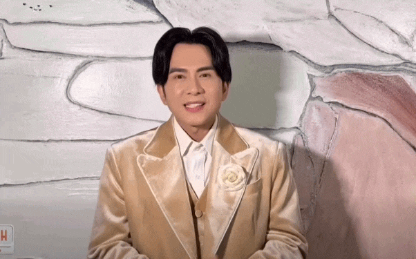 Đan Trường cám ơn Sơn Tùng trên sóng truyền hình