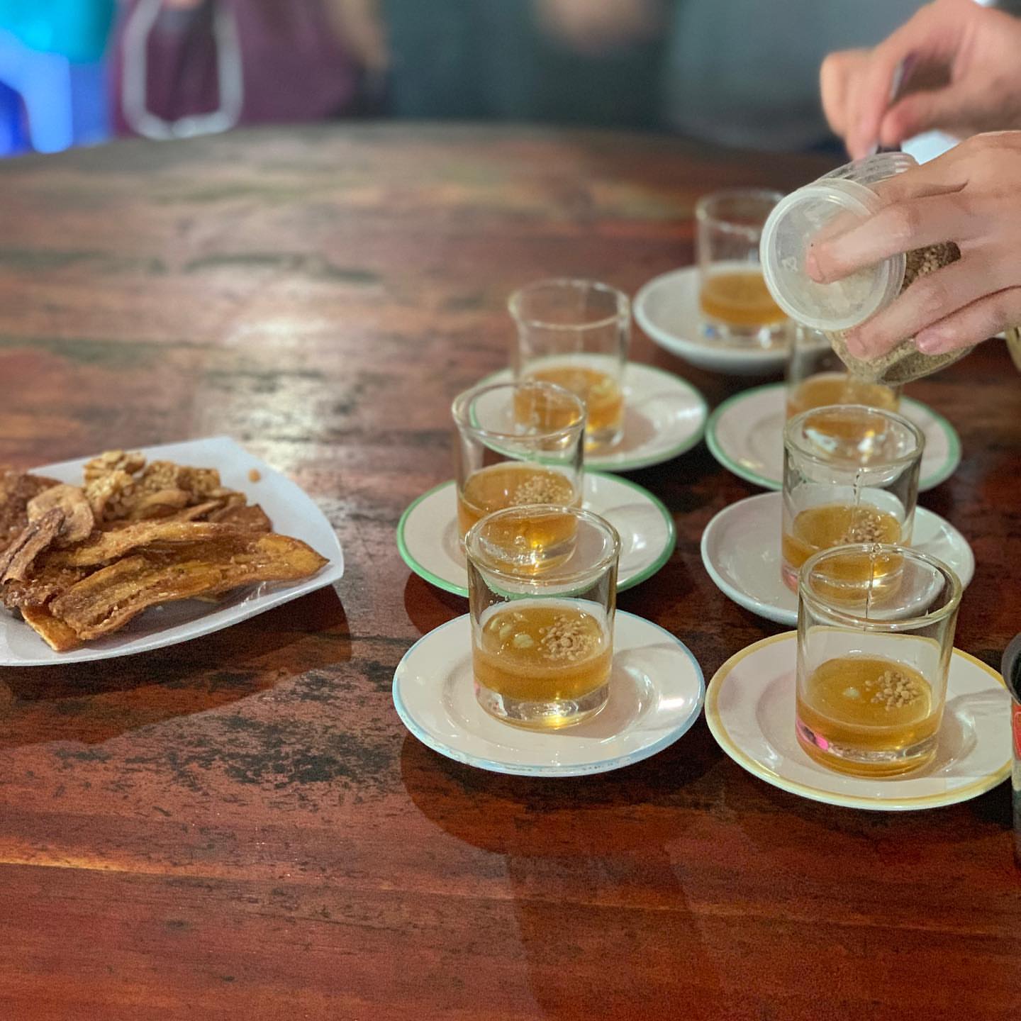 Dân miền Tây cũng không ngờ chiếc xuồng mưu sinh lại khiến dàn mỹ nữ Trung Quốc đua nhau săn đón