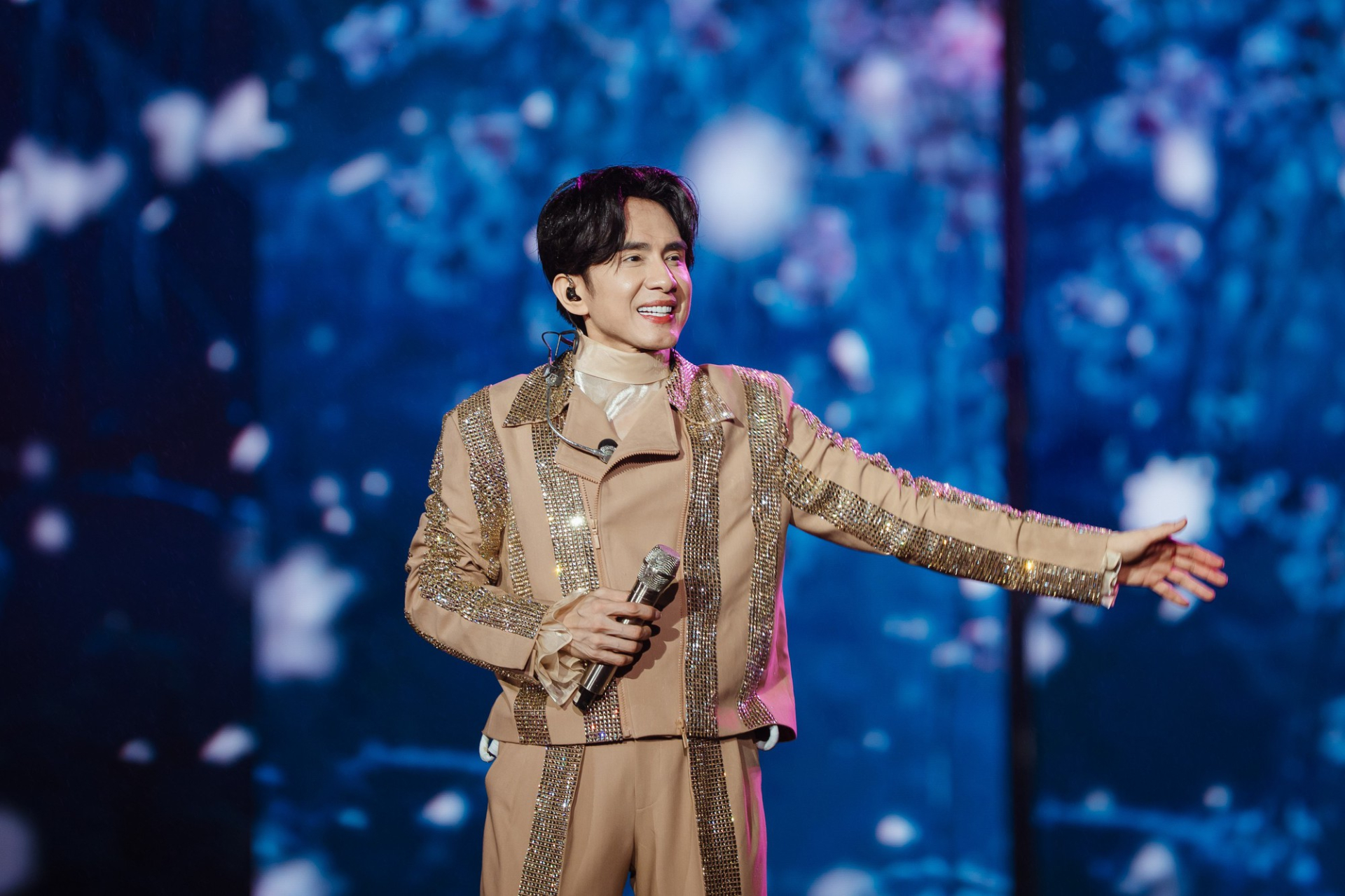 Cuối năm 2025, Đan Trường tổ chức concert kỷ niệm 30 năm ca hát thu hút hơn 10 nghìn khán giả ở Hà Nội