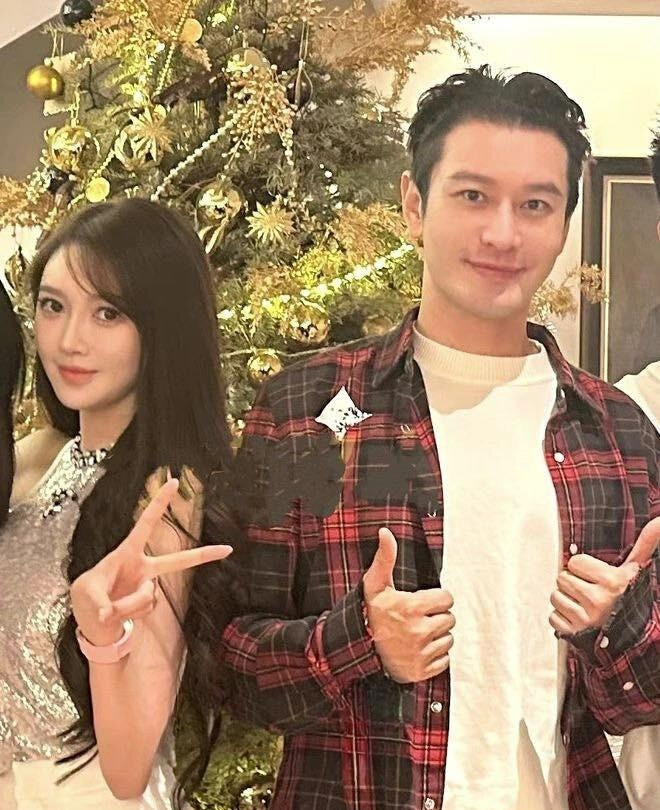 Hot girl tai tiếng được cho là dùng đứa bé để trói chân Huỳnh Hiểu Minh ở lại bên mình, nhưng bất thành. Ảnh: Sina.