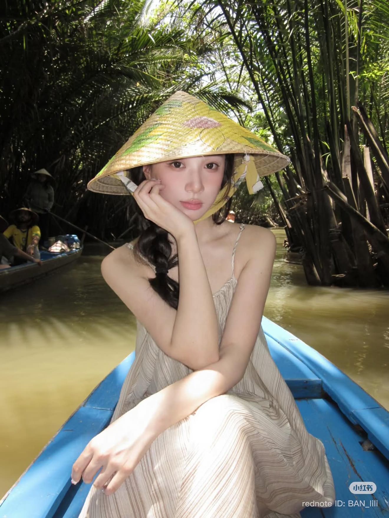 Dân miền Tây cũng không ngờ chiếc xuồng mưu sinh lại khiến dàn mỹ nữ Trung Quốc đua nhau săn đón