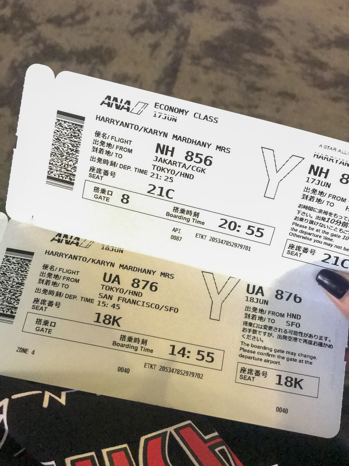 Lời khuyên dành cho những người hay đăng vé máy bay lên mạng