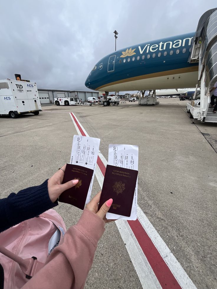 Lời khuyên dành cho những người hay đăng vé máy bay lên mạng