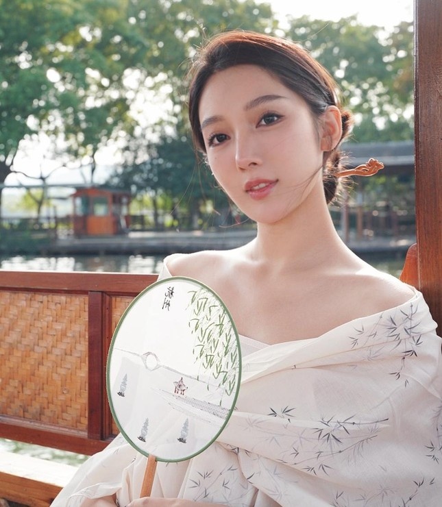 Đô Mỹ Trúc vướng ồn ào lừa đảo, chiếm đoạt 700 triệu đồng của 1 bà mẹ đơn thân. Nguồn: Sina.