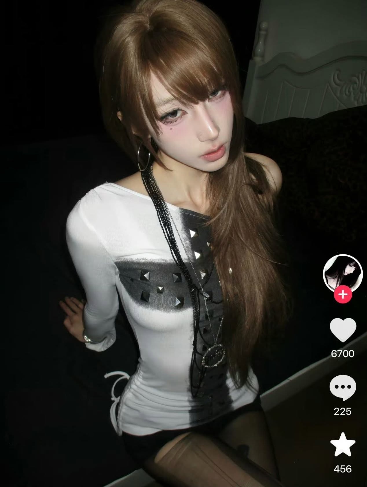 Không tin nổi hot girl đang nổi rần rần MXH hóa ra là 1 nam ca sĩ gen Z giả gái để kiếm cơm