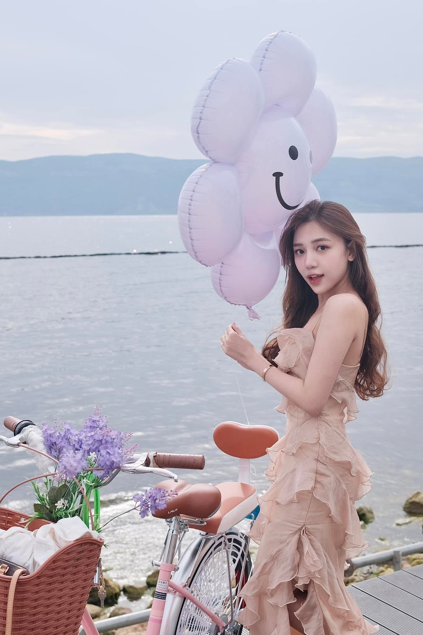Cô nàng cũng đi du lịch nhiều nơi trong và ngoài nước