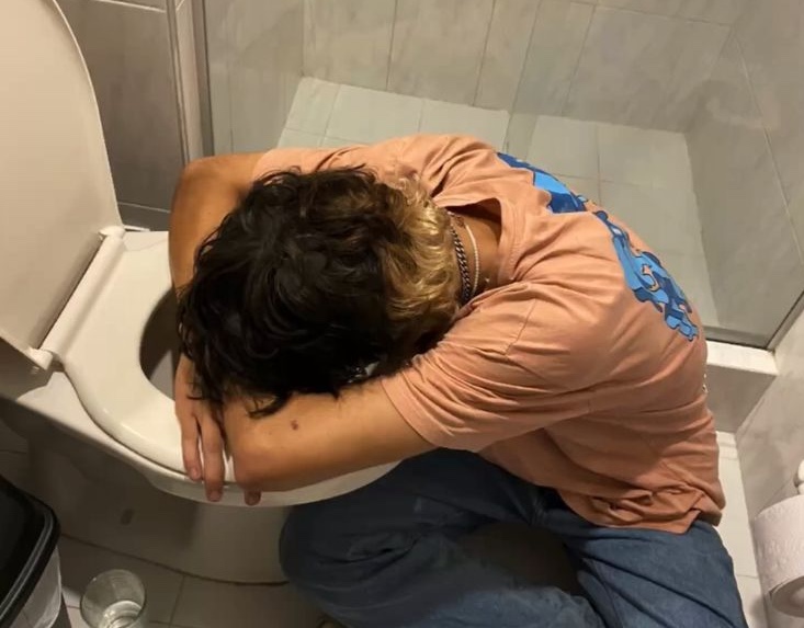 Lượng nước tiểu quá nhiều hay quá ít đềi cho thấy thận không khỏe (Ảnh minh họa)