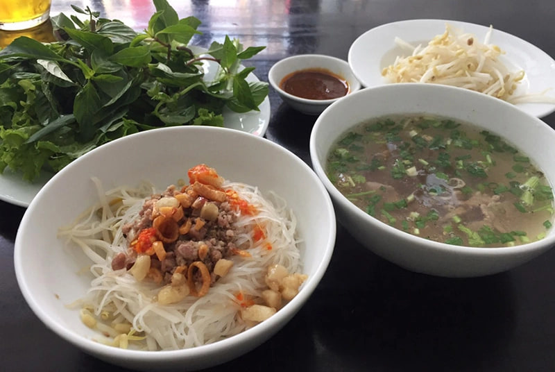 Phở khô Hào Ký.