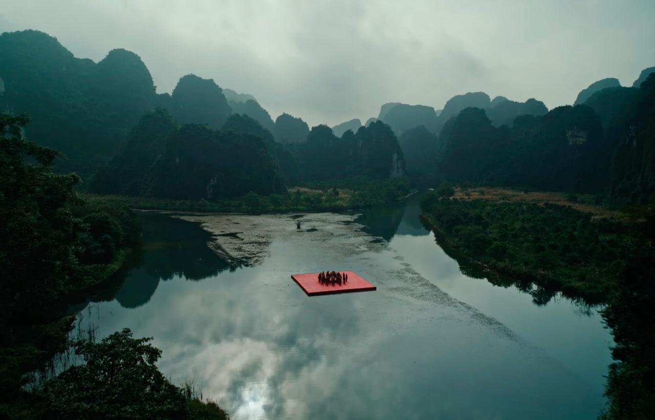 Sơn Tùng M-TP vừa lăng xê du lịch Tràng An, em trai MONO lập tức mang Ngọ Môn Huế vào MV hoành tráng