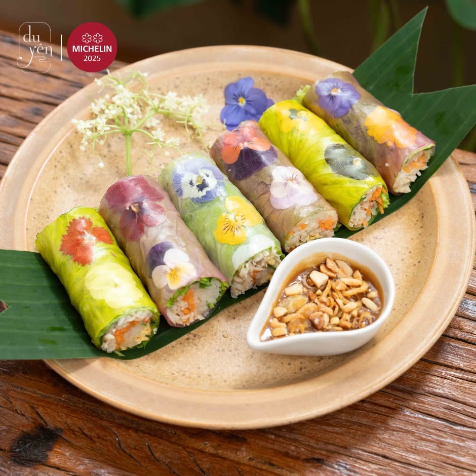 Sam vô tình tiết lộ Phát La và cựu danh thủ Việt Thắng âm thầm hùn vốn quán chay Michelin nức tiếng Thảo Điền