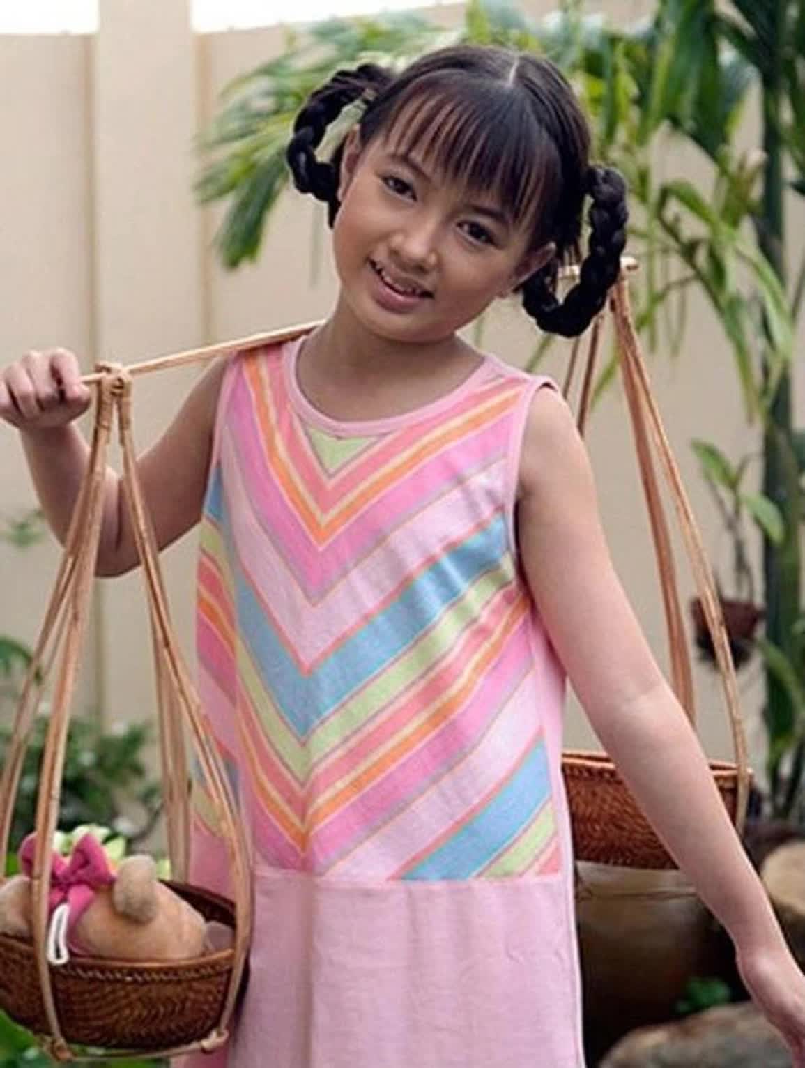 Hình ảnh ngày bé của Xuân Nghi, cô là nữ ca sĩ ai cũng biết mặt