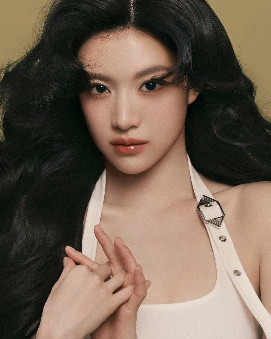 Go Youn Jung là mỹ nhân “mặt kim cương” hoàn hảo nức tiếng. Ảnh: X