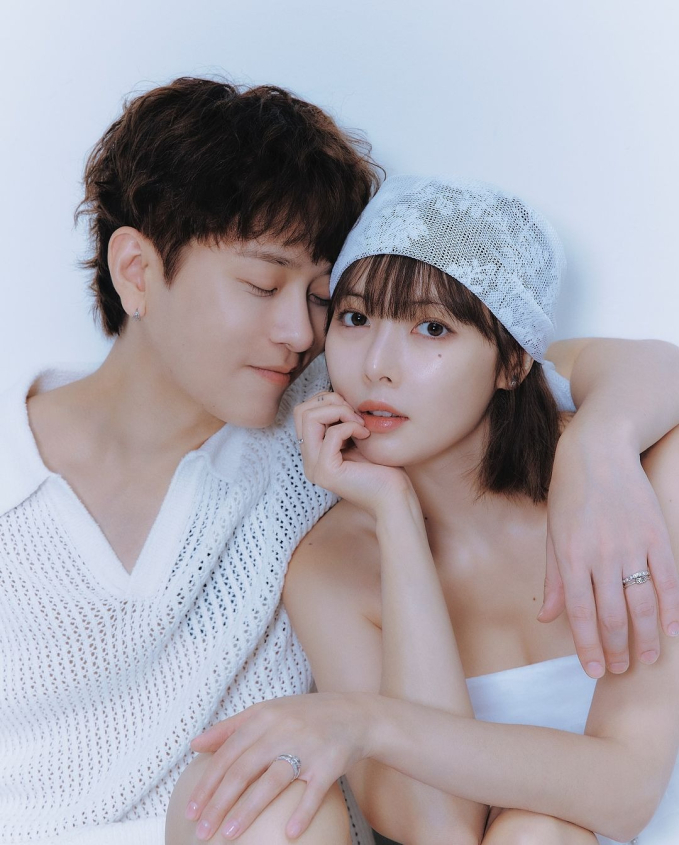 ... trong đám cưới của HyunA và Yong Junhyung. Ảnh: X