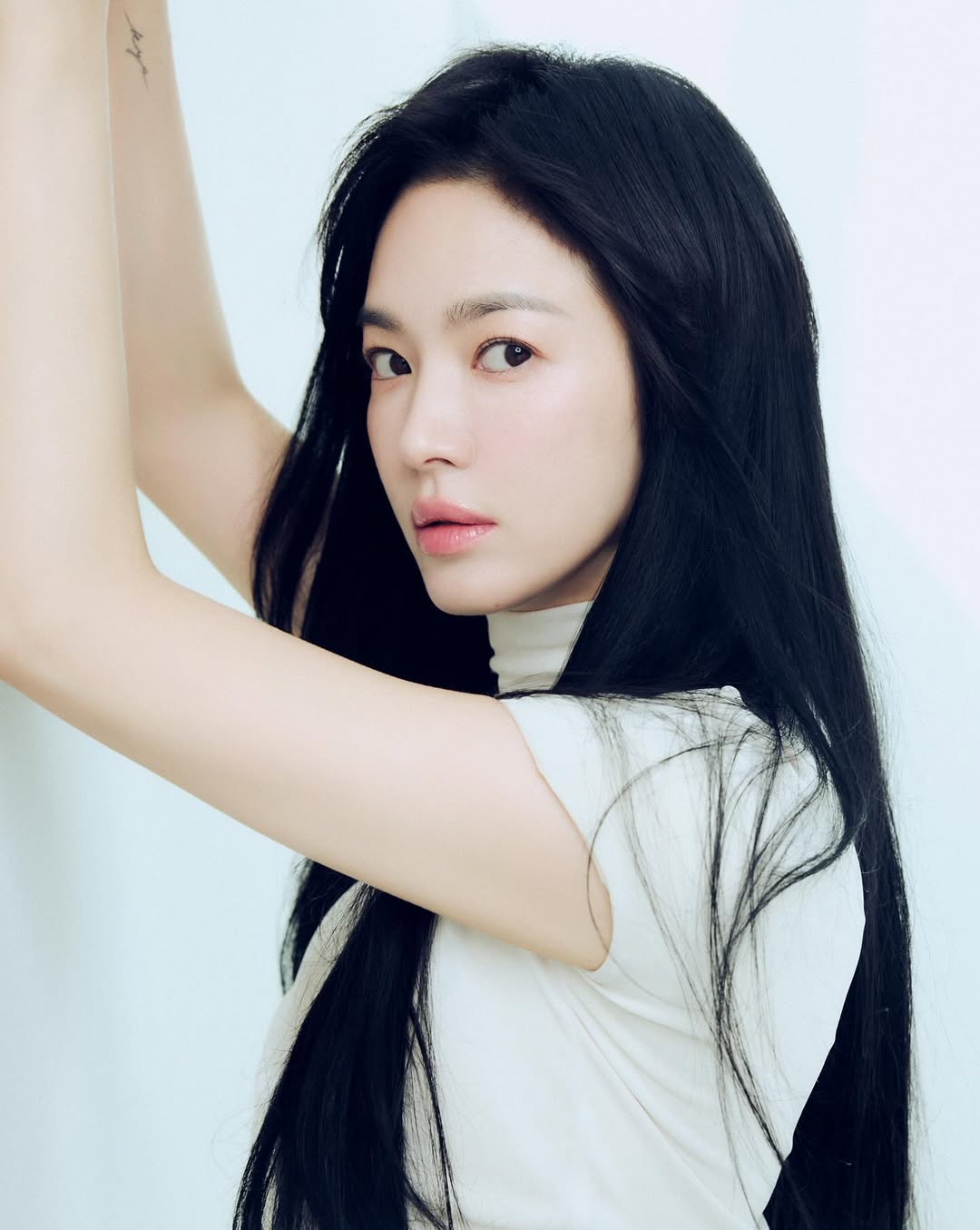 Lộ người tặng quà xa xỉ cho Song Hye Kyo hậu ly hôn Song Joong Ki, nhan sắc đỉnh tới mức được phong thần