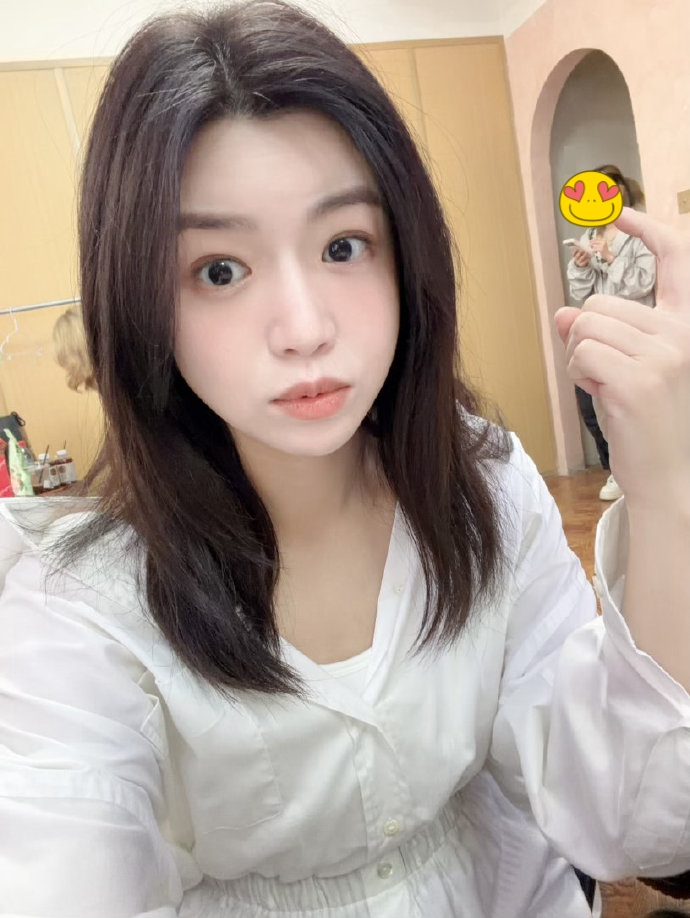 Đôi mắt long lanh, làn da căng bóng, gương mặt bầu bĩnh của nữ diễn viên khiến ai nhìn vào cũng thấy ngưỡng mộ. Ảnh: Weibo.