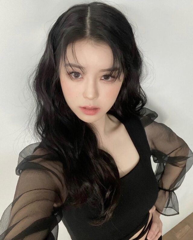 Soyee sẽ lên xe hoa vào tháng 8 tới đây. Ảnh: KoreaBoo.