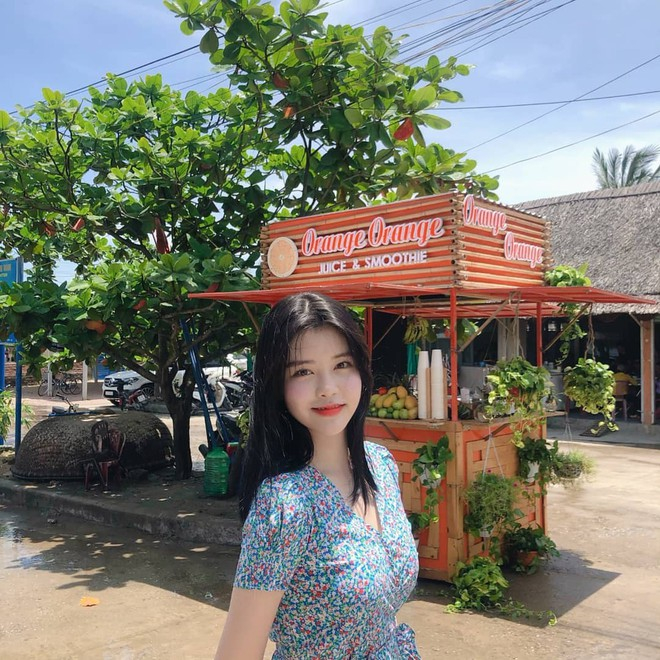 Tin vui showbiz: Mỹ nhân gây sốt ở Hội An bất ngờ tuyên bố cưới, hôn phu luật sư lộ diện với nhan sắc gây choáng
