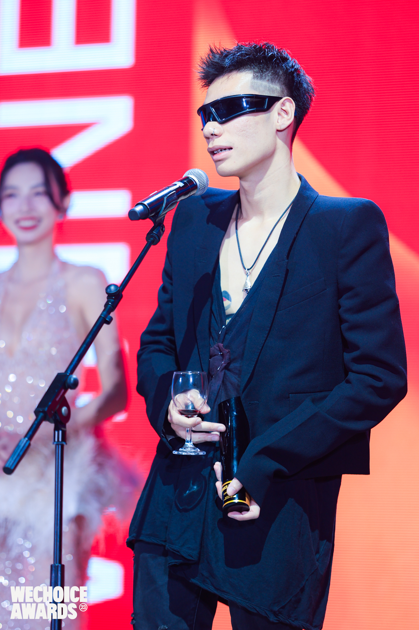 MCK thậm chí còn không cần truyền thông, mọi con số đều đến từ yếu tố cốt lõi nhất - âm nhạc